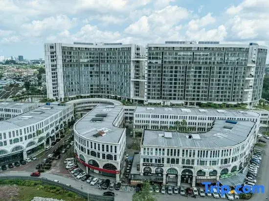 The Everly Lhesson Kuching