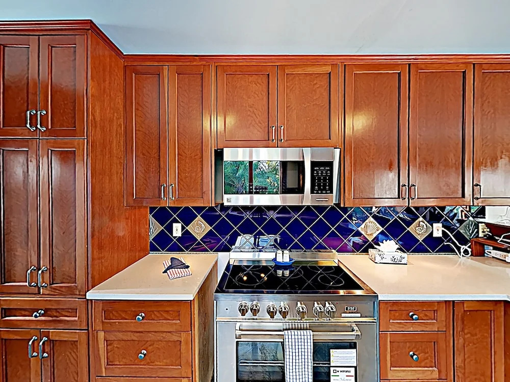 Canal-front Dream W/ Private Pool, Spa & Dock 3 Bedroom Home