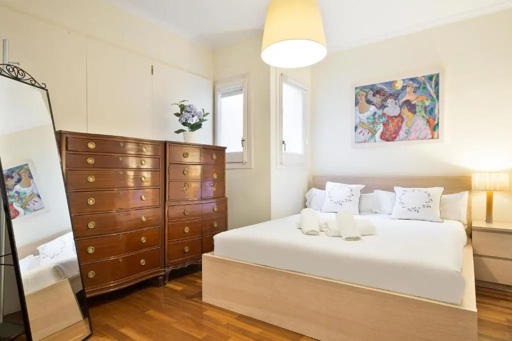Large & beautiful apartment 4min from Passeig de Gràcia