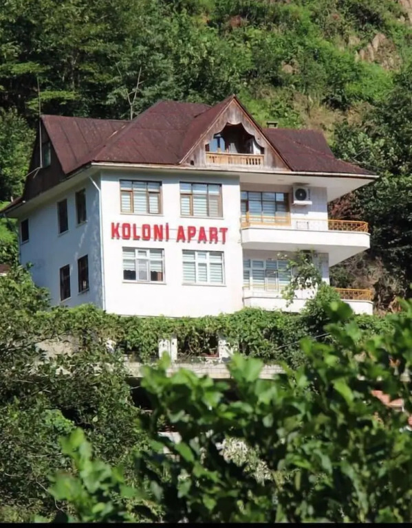Koloni Apart