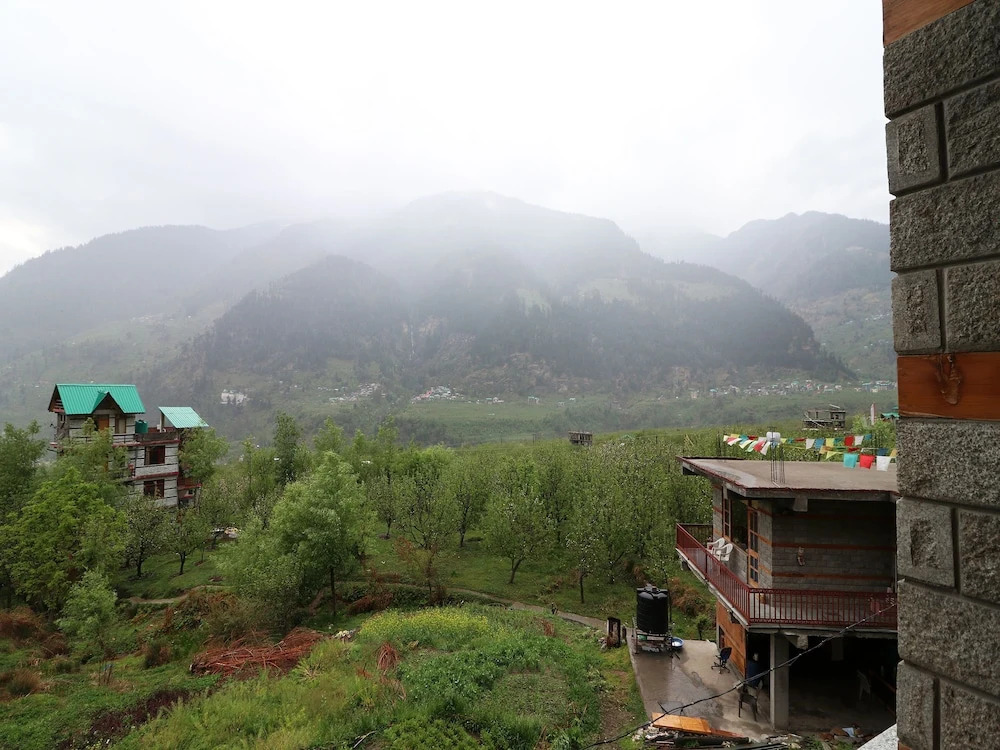 OYO 13875 Home Luxury 3BHK Hill View