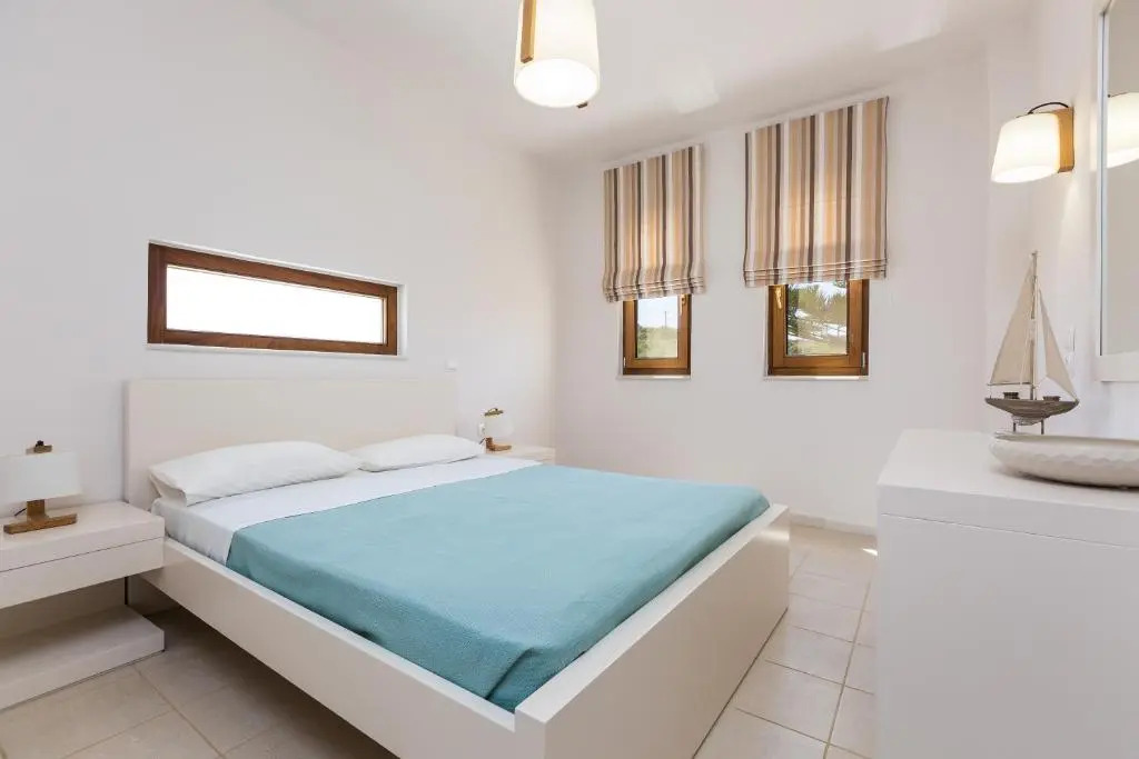 Mikro Livadi Special Lodges - Has an Eco Salt water pool - 150m from the beach