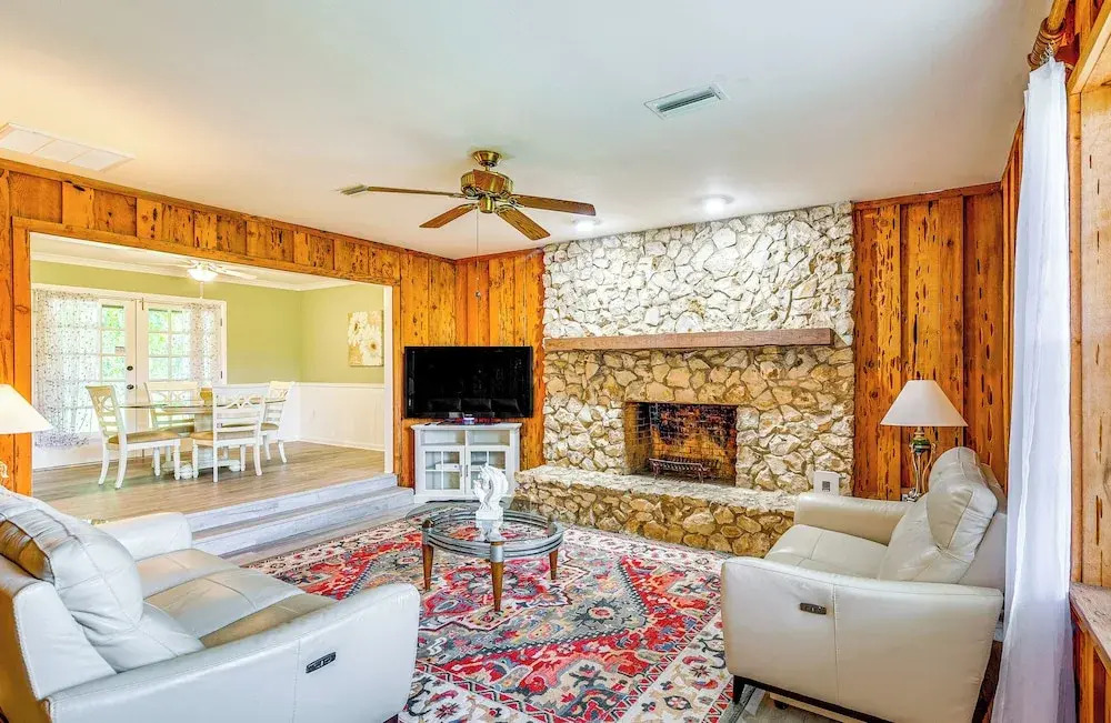 8 Mi to World Equestrian Center: Walkable Getaway