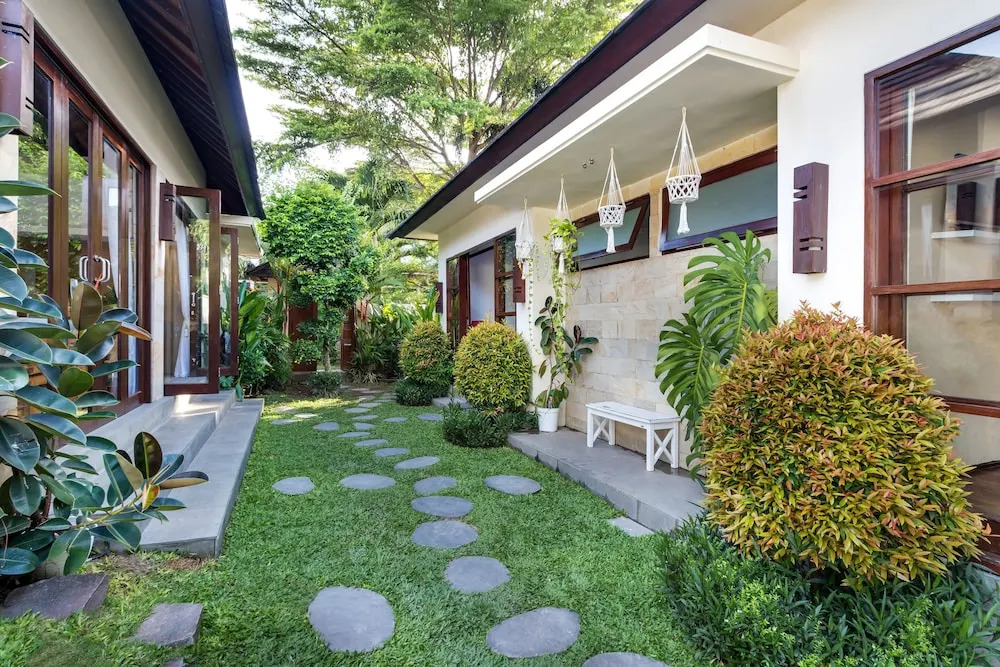 Villa Camilla 2 by Villa Finder