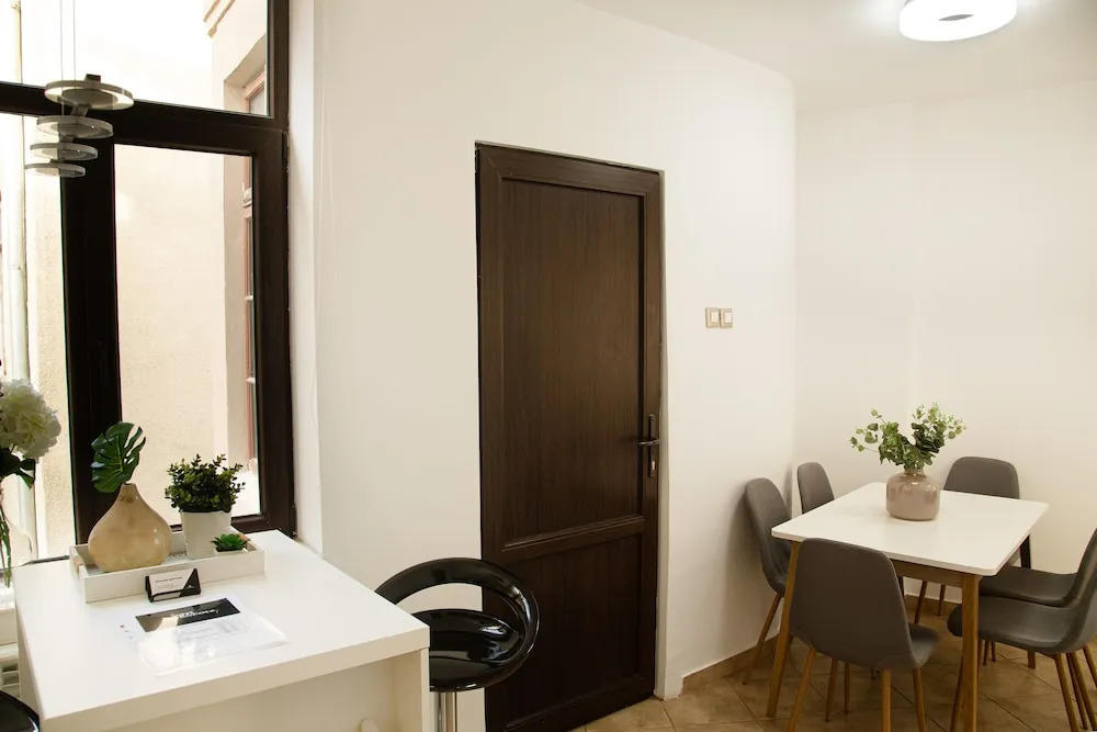 Metropole Apartments Invilla Old City