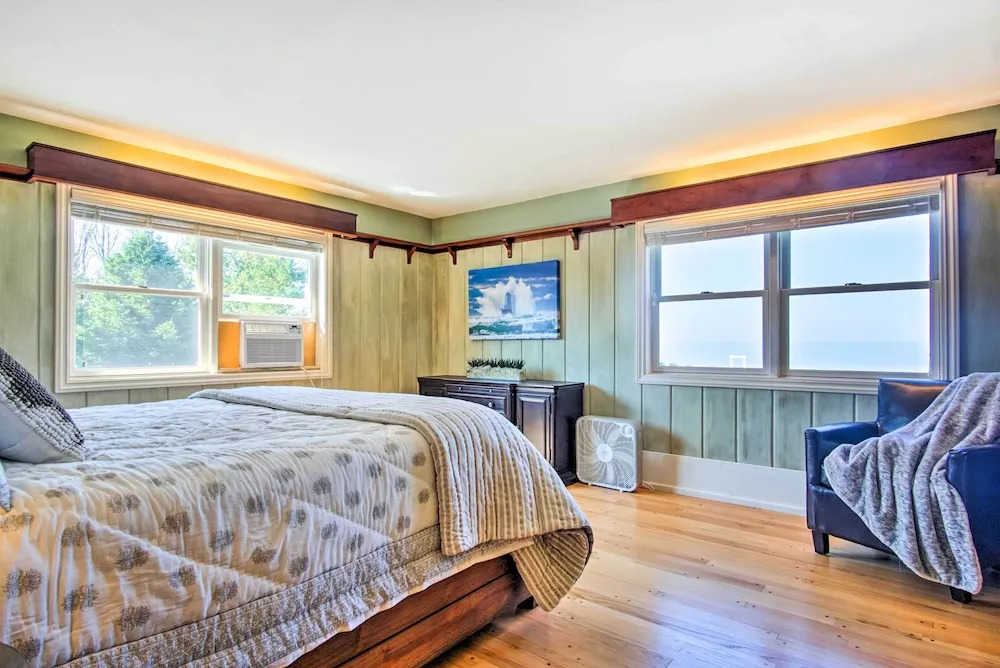 Hot Tub & Sauna! 7-acre Coastal Michigan Home