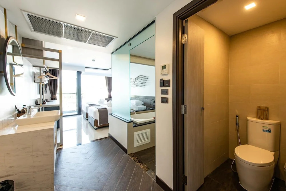 Отель Blackwoods Hotel Pattaya