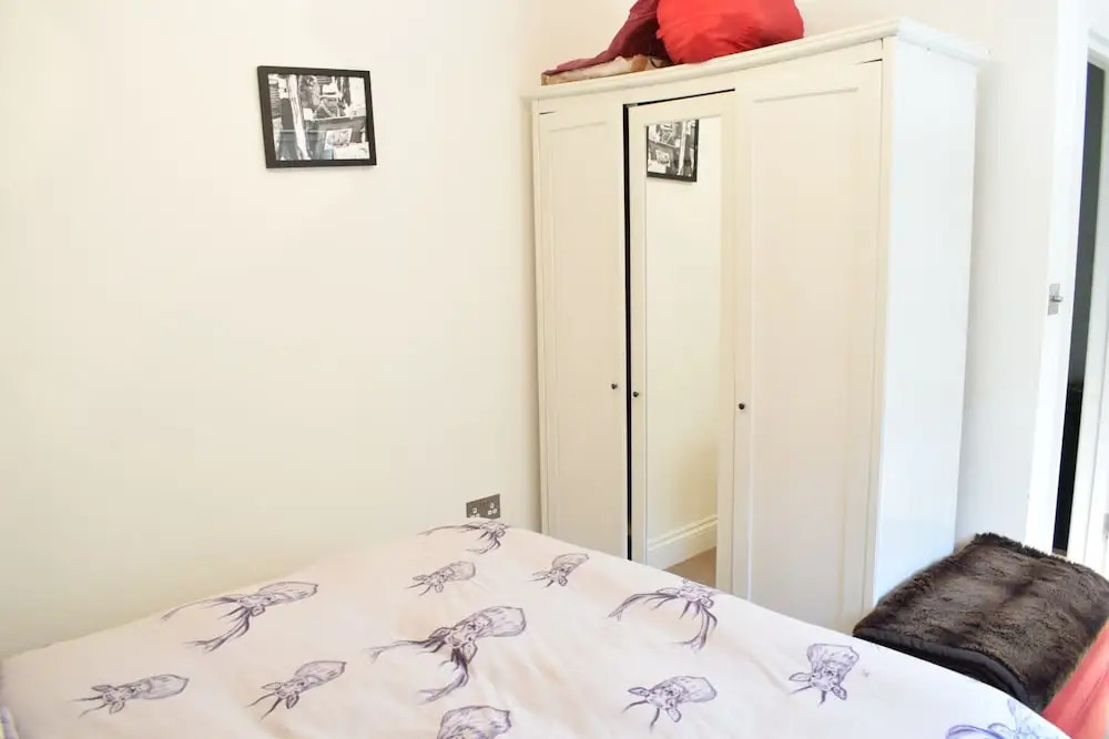 2 Bedroom Top Floor Apartment in Islington