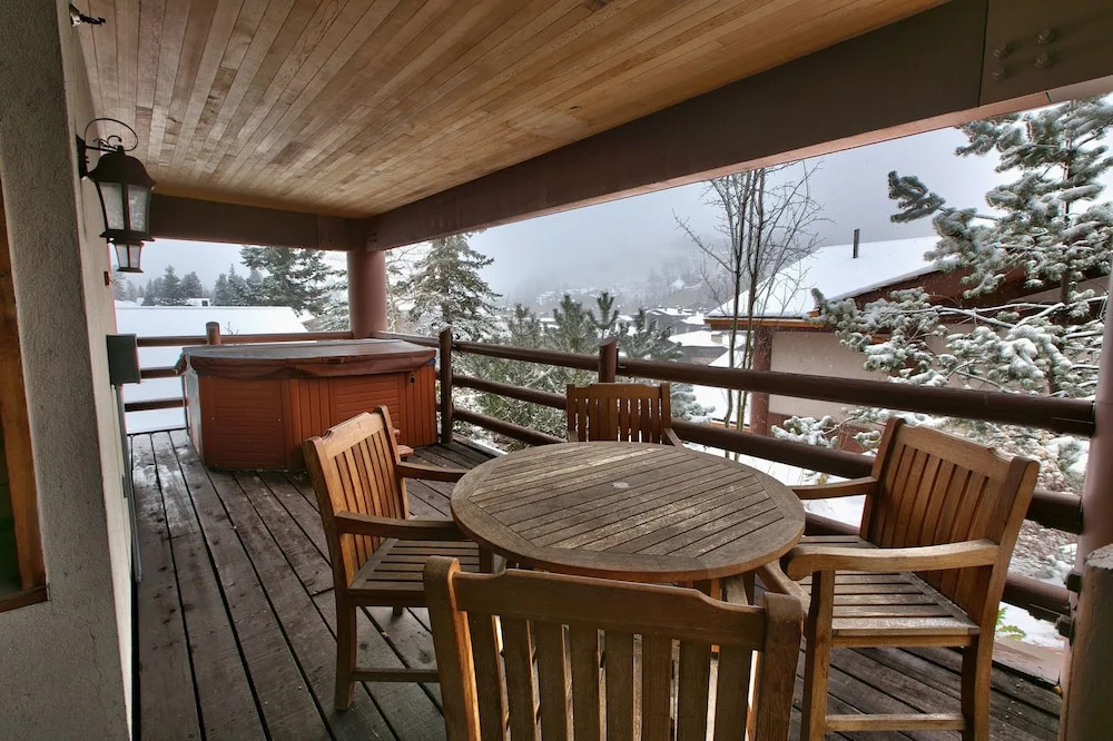 Premium Luxury Three Bedroom Suite with Hot Tub