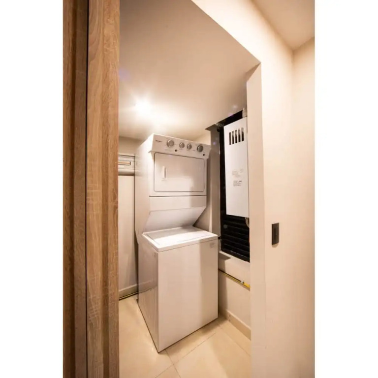 Luxurious Apartment with Amenities Near Santa Fe