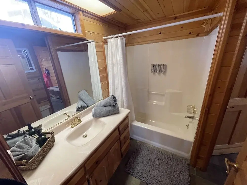 Discover Serenity Cozy Cabin With Mountain Views