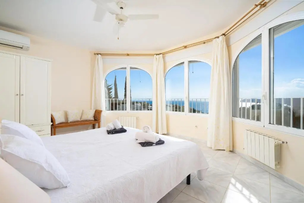 Villa Hermosa by Aguilarent