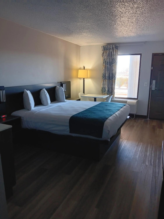 Studio 6 Suites Louisville KY Airport/Expo Center