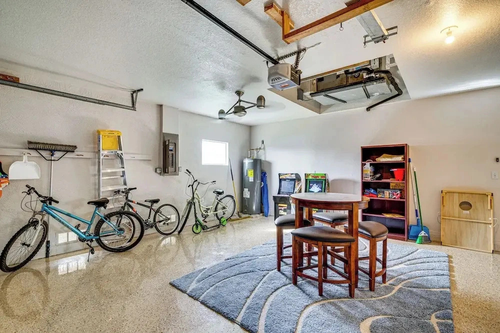 Poolside Lounge & Game Area: Cape Coral Retreat