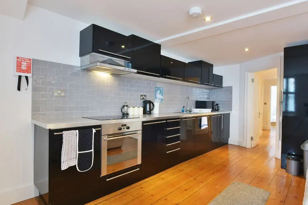 Host & Stay - Victoria Gardens
