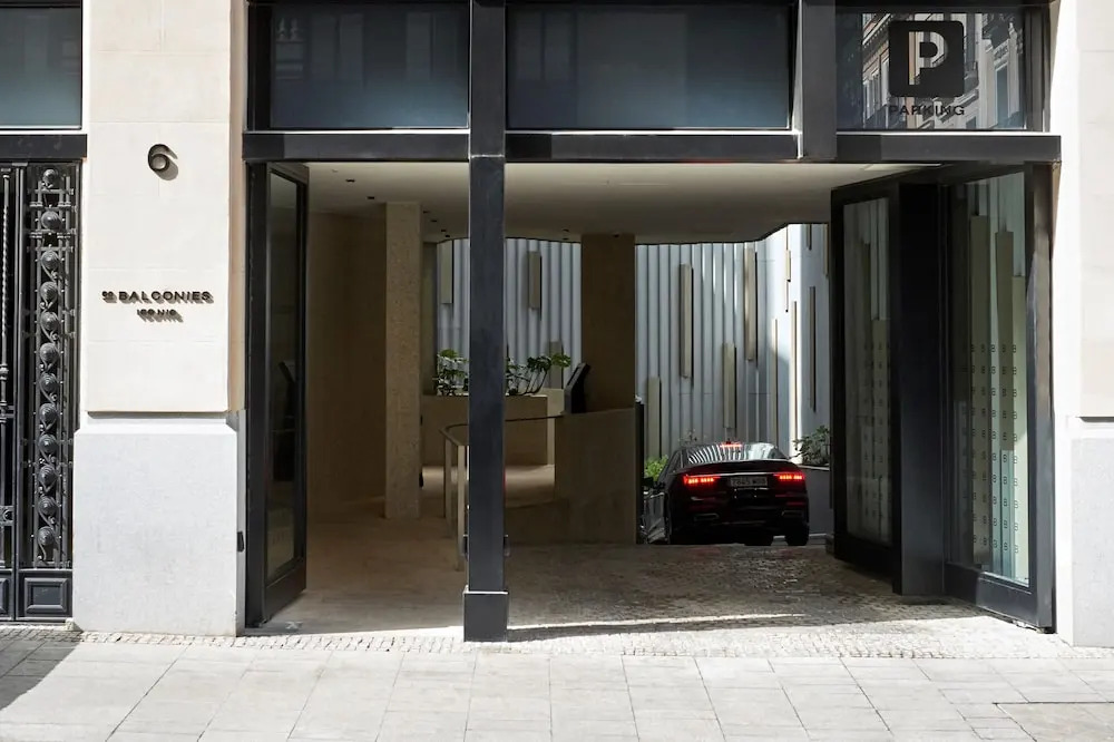 60 Balconies Iconic
