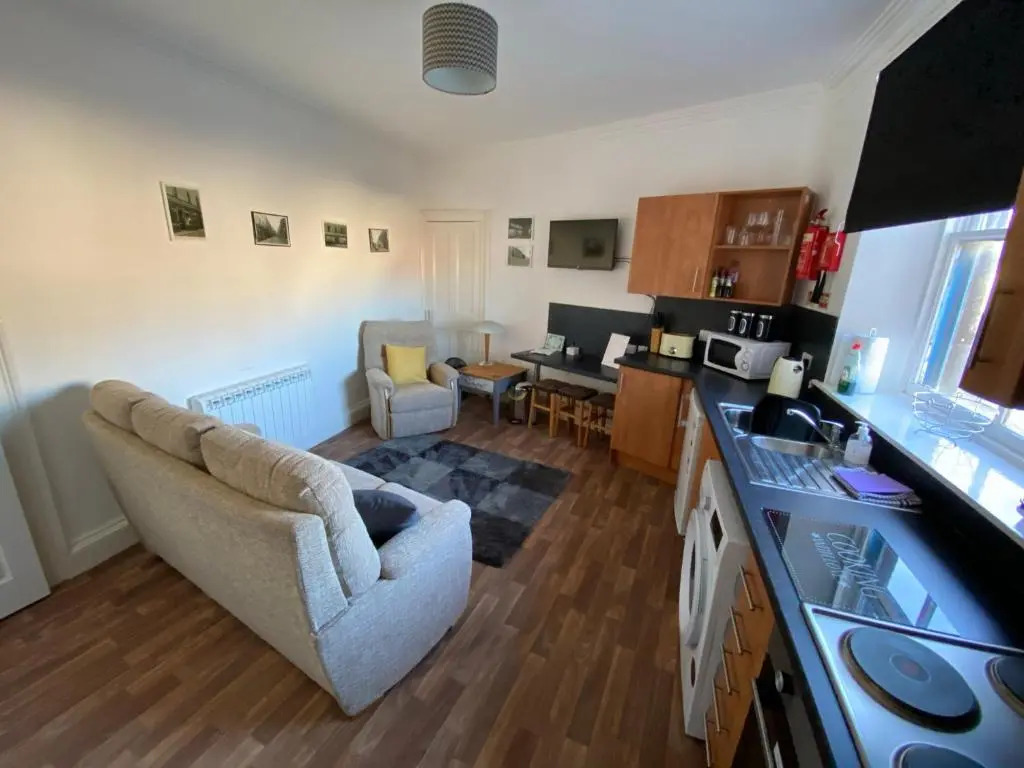 Stylish 2nd Floor Georgian Period Flat (Adults Only)