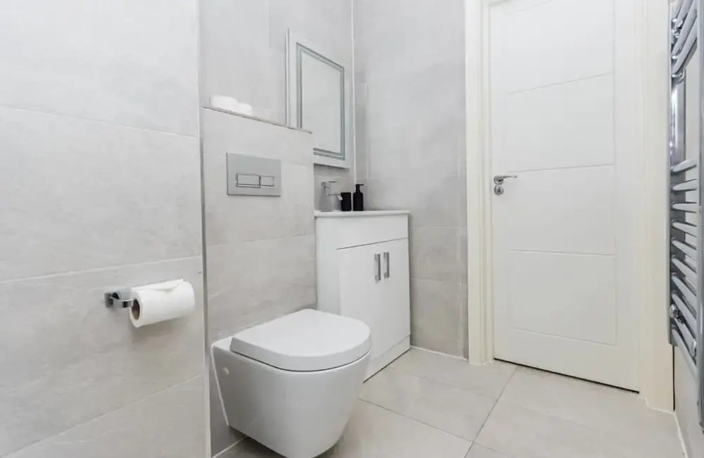 Elegant Central Private Parking Leisure Contractor