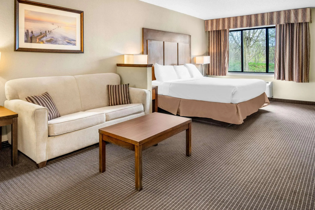 White Pine Inn & Suites