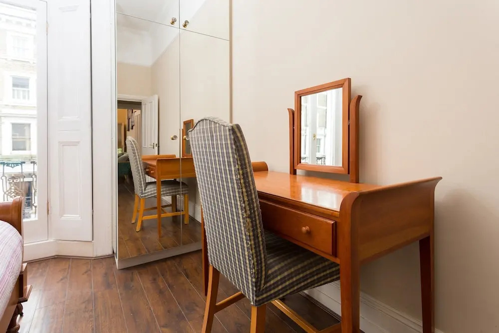 Amazing Chelsea Flat With Stunning Balcony