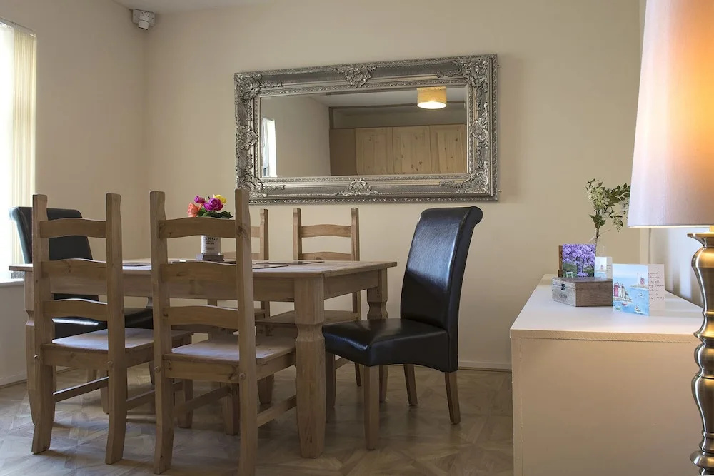 Cargo Cafe Apartments