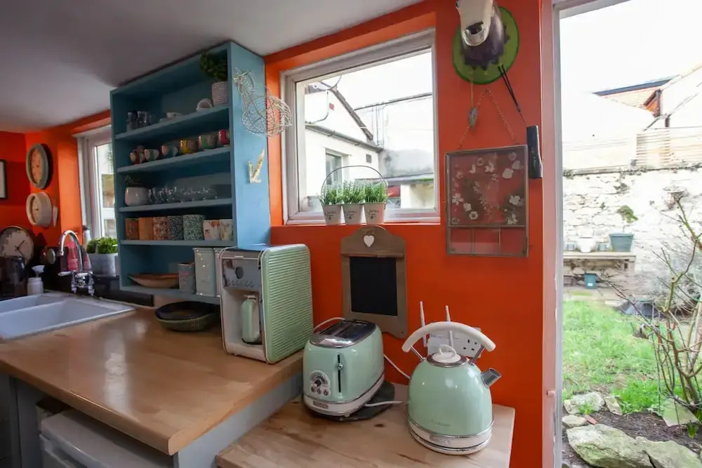 Stylish and Bright 2 Bedroom Flat in Bristol