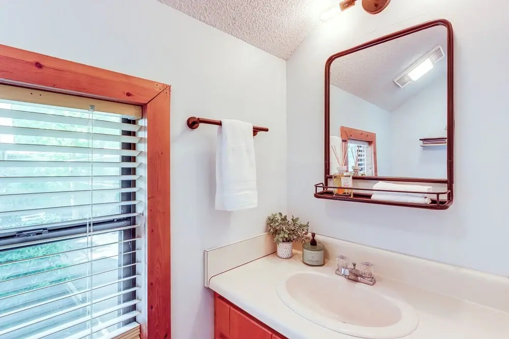 Cartecay River Retreat w/ Yard & Screened Porch!