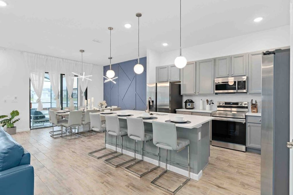 Super Ritzy 9BR 9BA Loft Private Pool