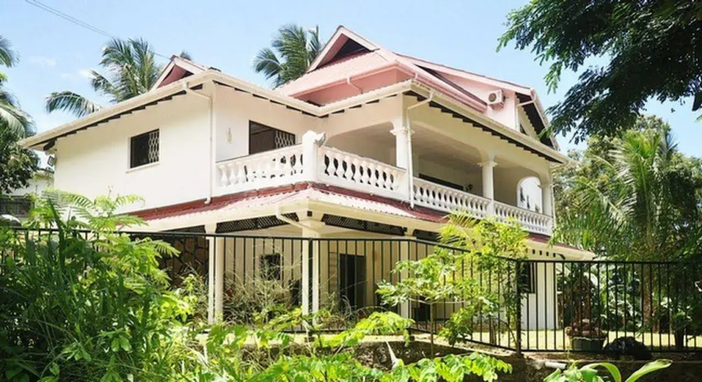 Albizia Lodge Reef Estate