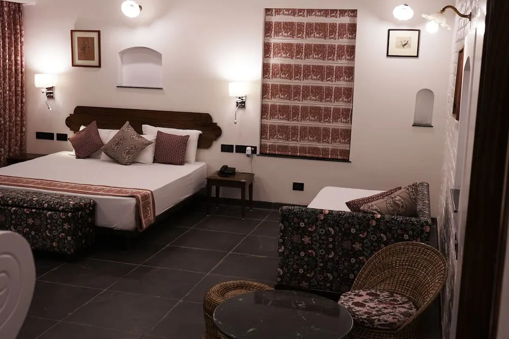 Village Machaan Resort