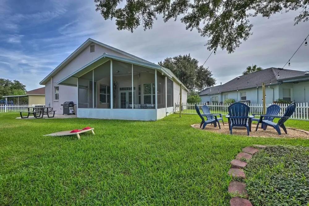 Sunny Brandon Getaway w/ Fire Pit!