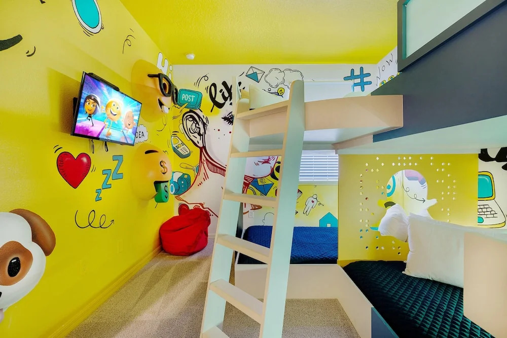 Sr019v: 8 Bed, Social Media, Minions, Pool, Shuffle Board