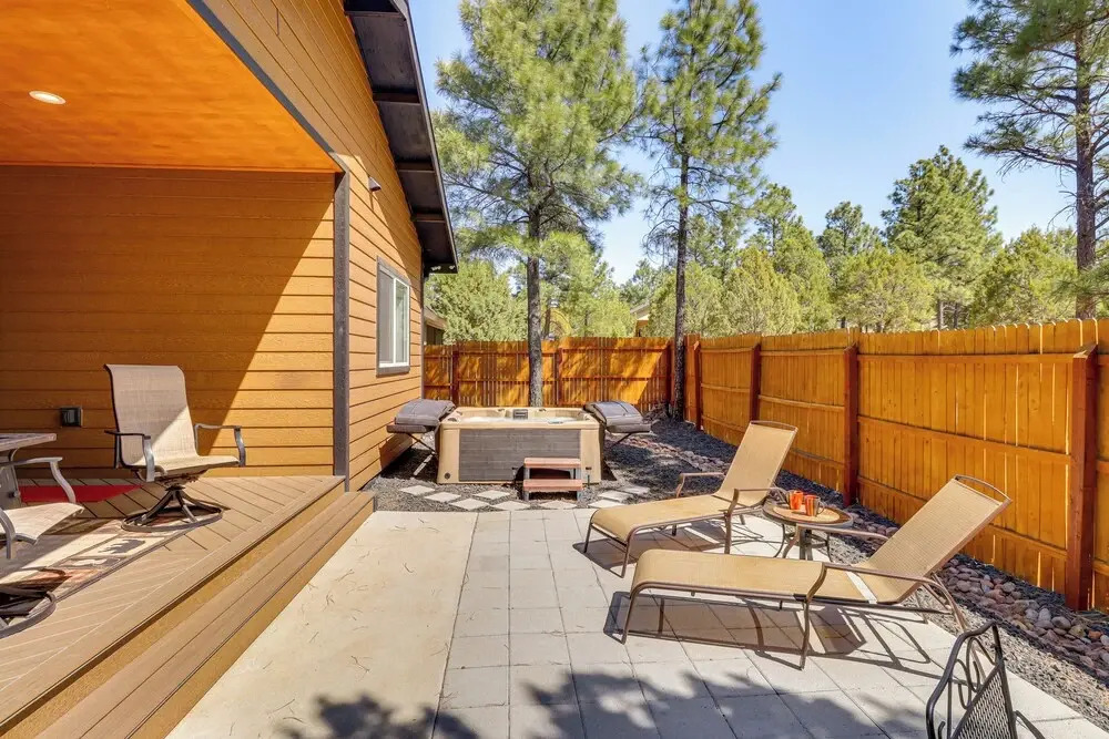 Hot Tub & Outdoor Living: Relaxing Show Low Cabin