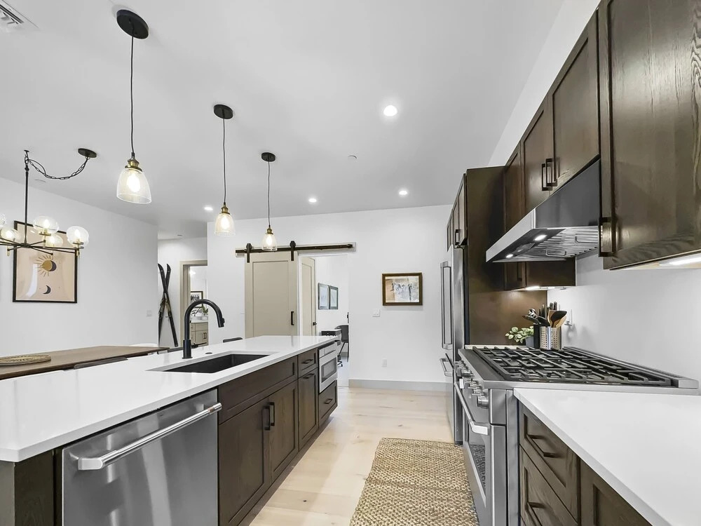 541 Center Circle 3br 3.5ba 3 Bedroom Townhouse by RedAwning