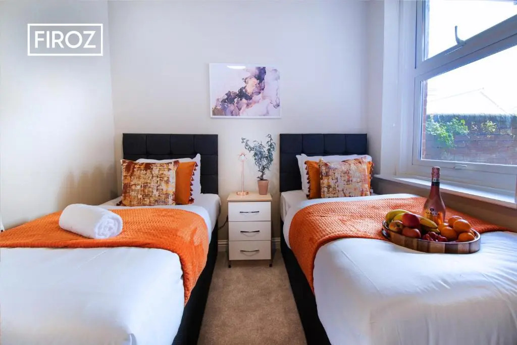 2 Bedroom 1 Bathroom Town Center Apartment With Free Parking By Firoz Property Management