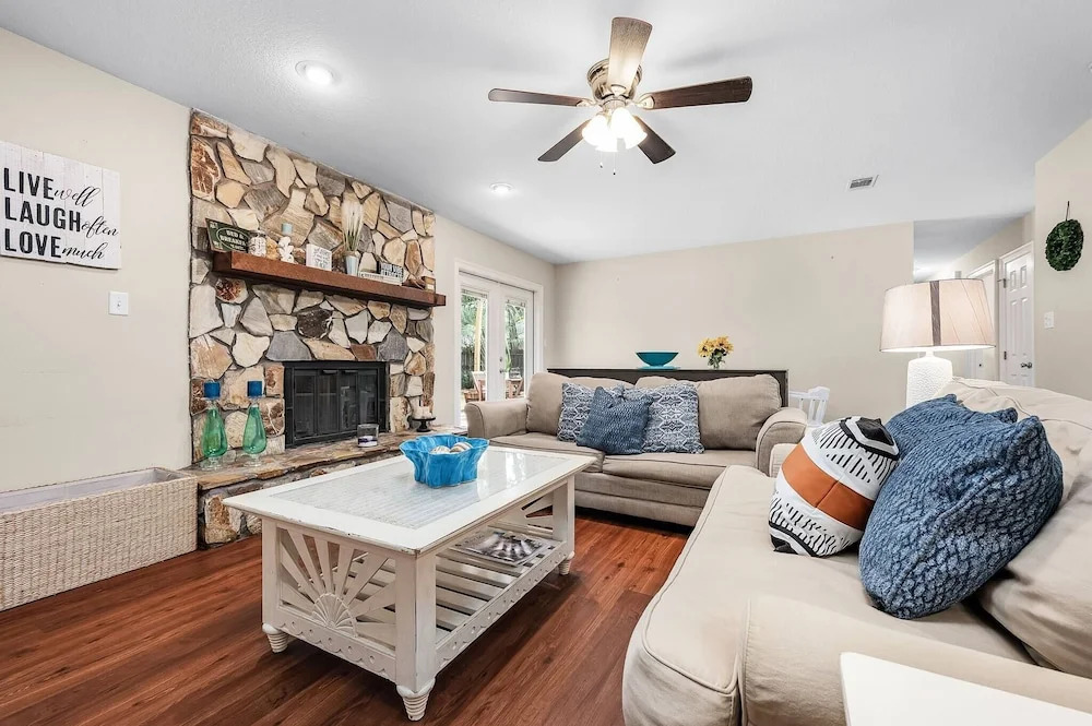 Niceville Dream Home Sleeps 13