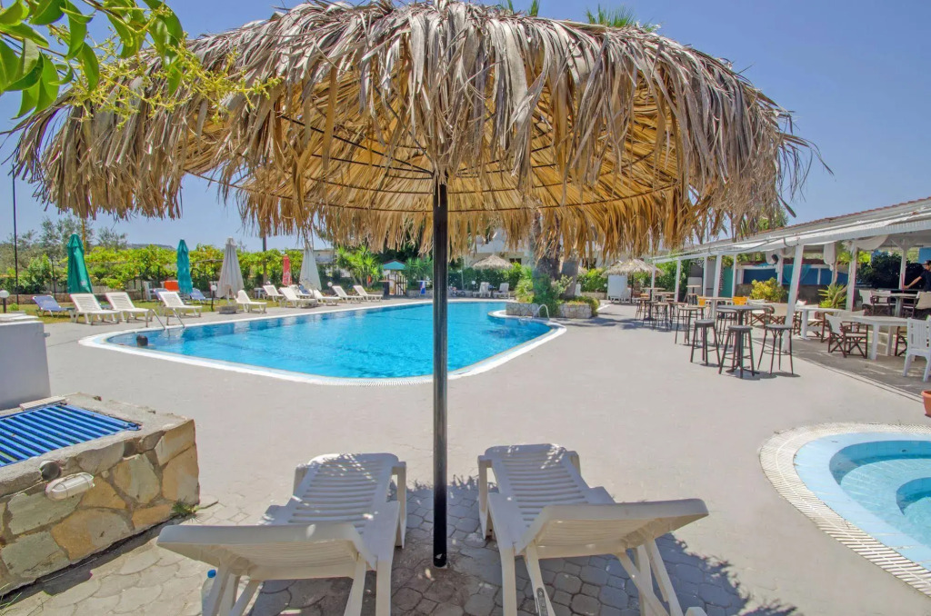 Chaplins Studios & Splash Pool Bar