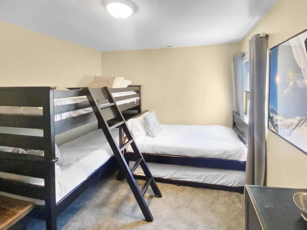 33b Hidden Creek 3 Bedroom Townhouse by Redawning