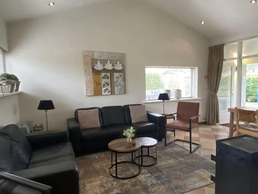 Home in Sint Maartenszee with Veranda