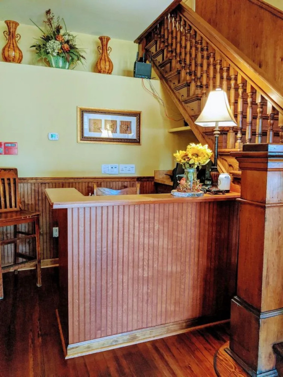 The Grand Lux Inn