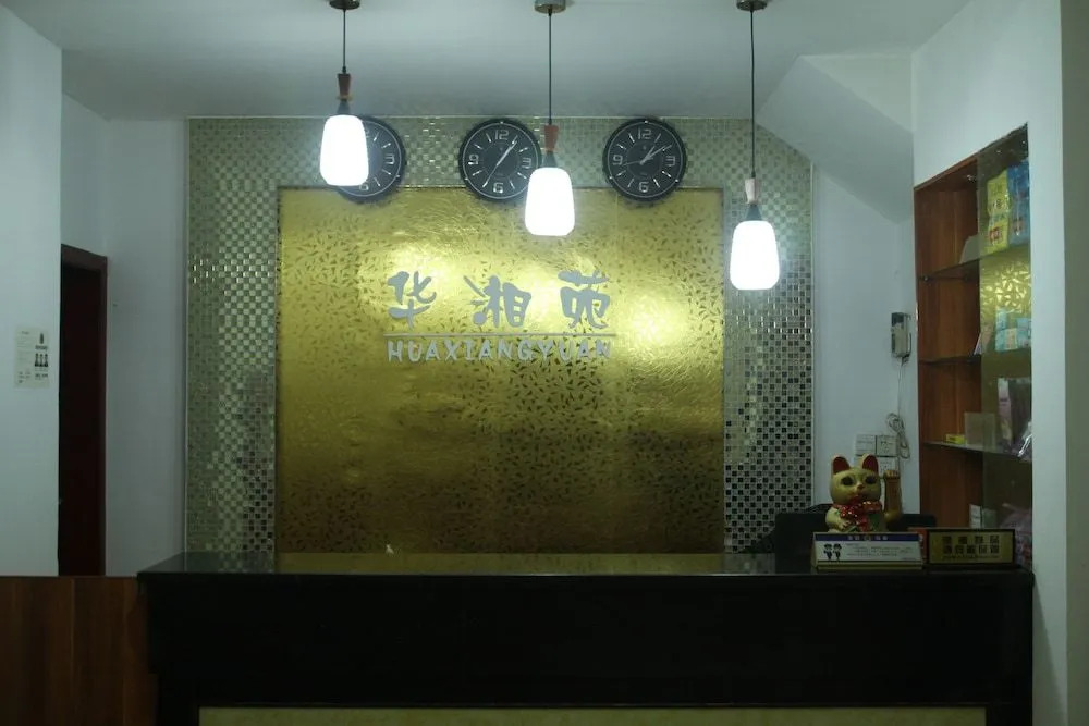 Fenghuang Hua Xiang Yuan Inn