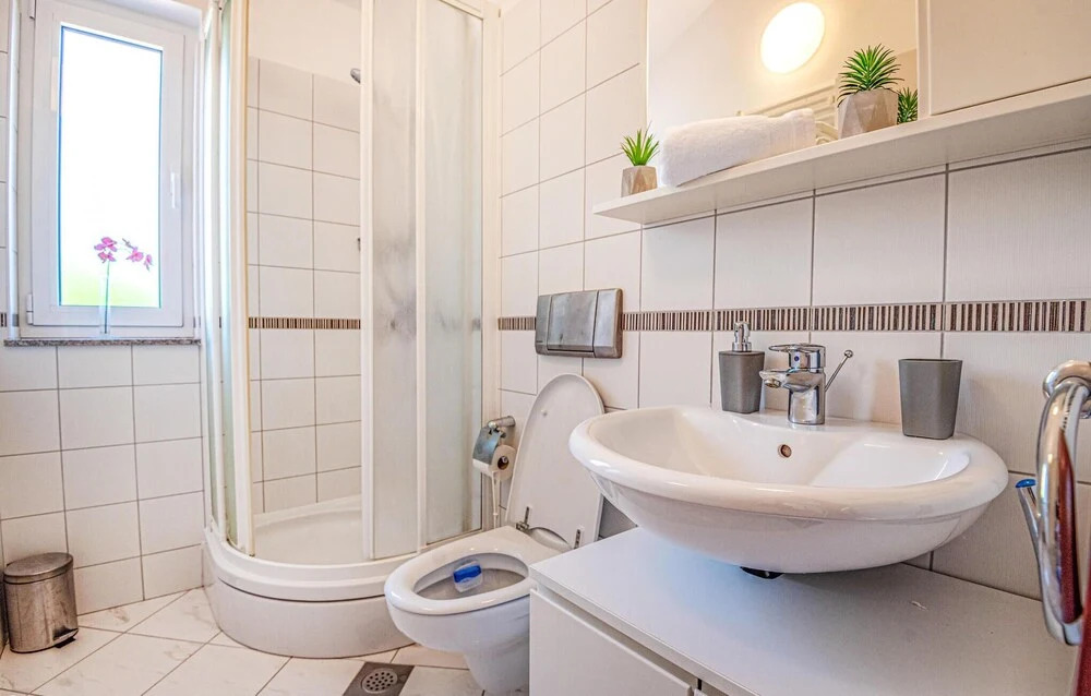 4 Bedroom Stunning Home In Brodarica