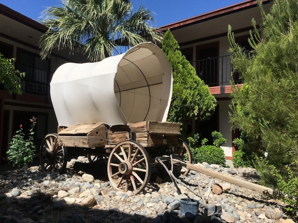 Saddle West Casino Hotel