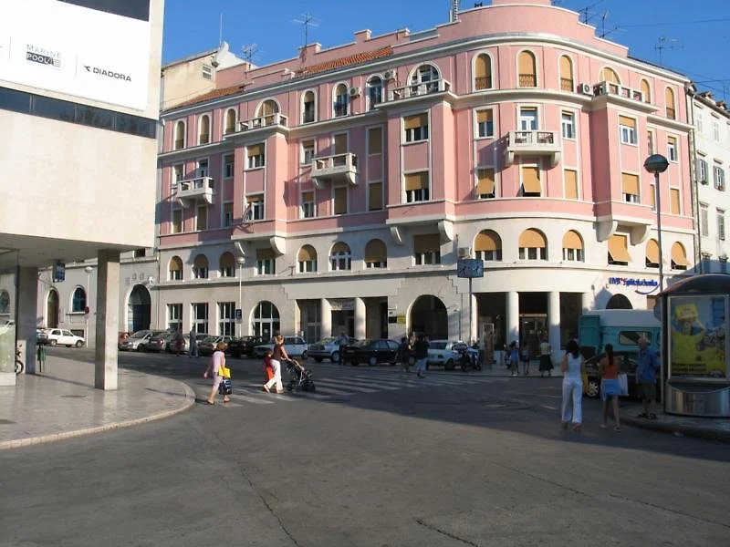 Center Luxury Rooms 3