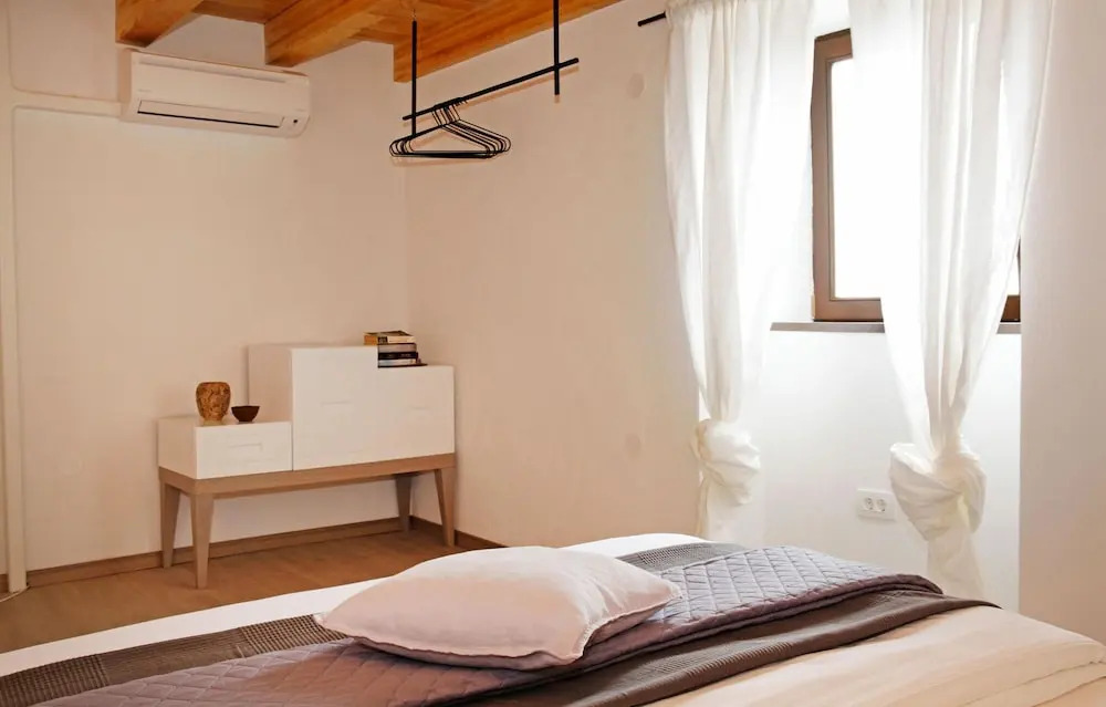 Amazing Home in Bol With 5 Bedrooms, Jacuzzi and Wifi