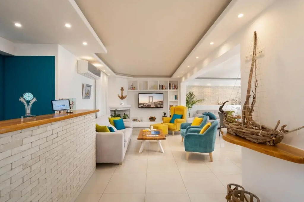 Polis of Naxos Stylish Suites