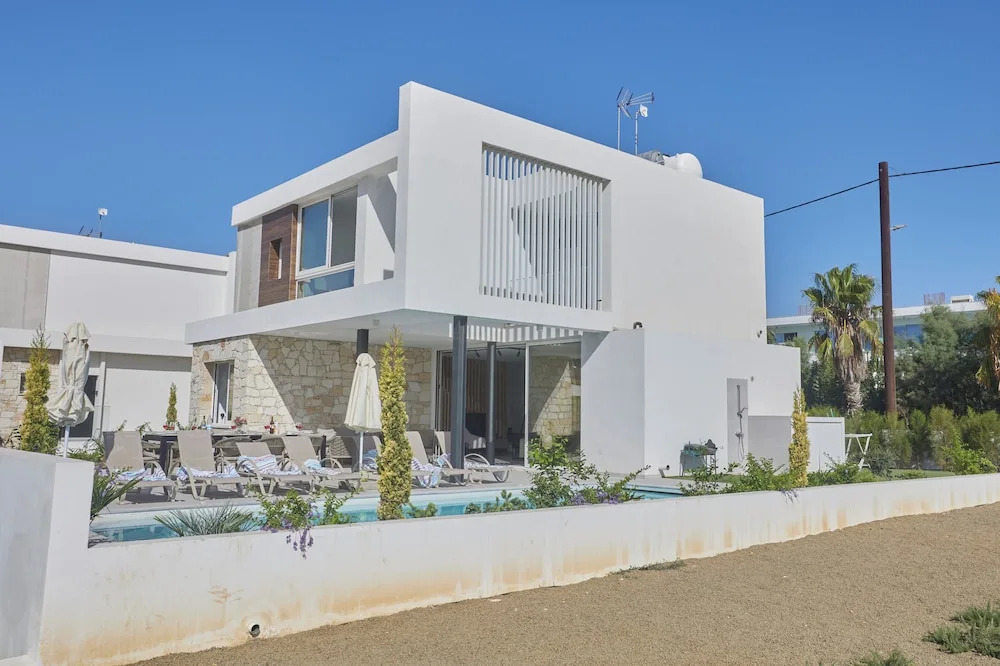 New 5 Bedroom Villa With Pool in the Center of Ayia Napa l Kube Villa 4