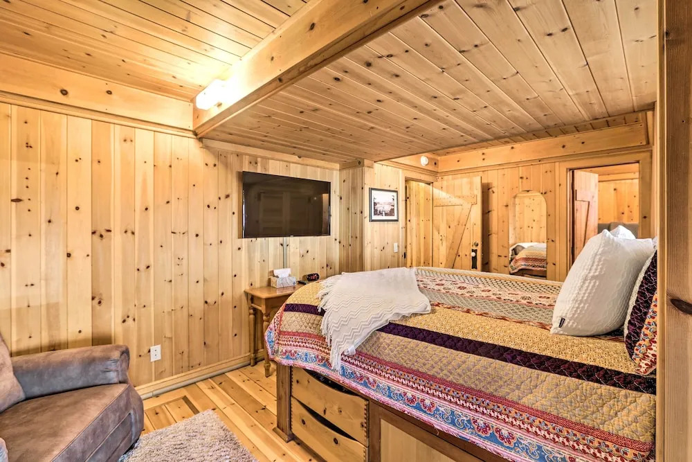 < 1 Mi to Heavenly Lifts: Tahoe Area Townhome!