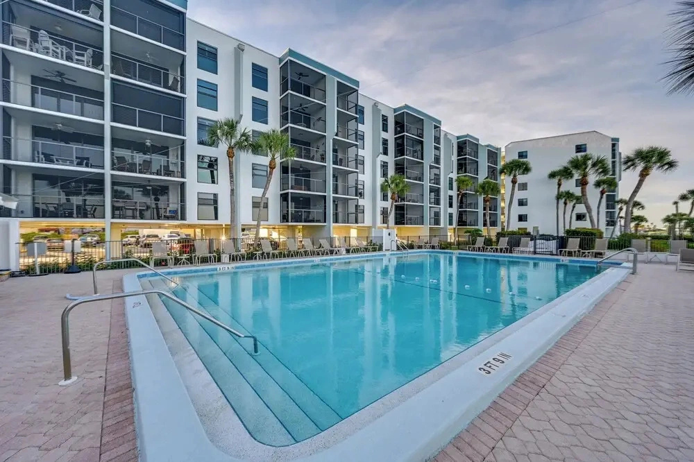 Riverside Marco Island Condo: Pool & Marina Access