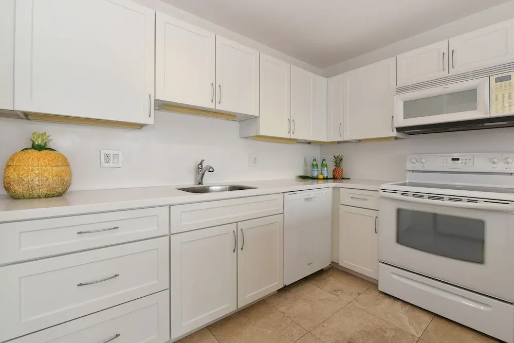 Lahaina Roads #205 1 Bedroom Condo by Redawning